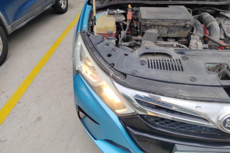 Used BYD Qin New Energy 2014 1.5T Flagship Model Right Front Headlight