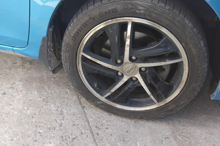 Used BYD Qin New Energy 2014 1.5T Flagship Model Right Front Wheel Hub