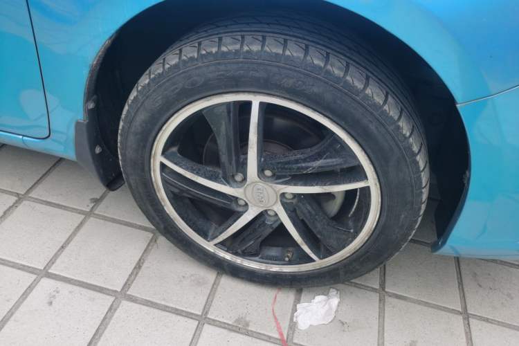Used BYD Qin New Energy 2014 1.5T Flagship Model Right Front Wheel Hub