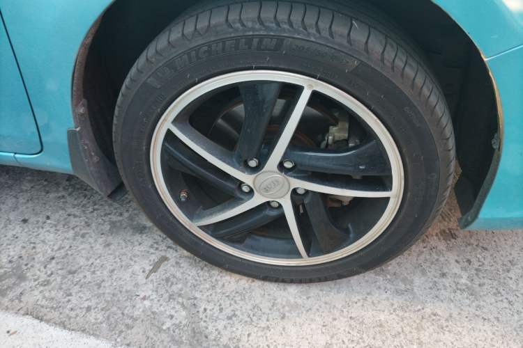 Used BYD Qin New Energy 2014 1.5T Cool Black Knight Flagship Model Right Front Wheel Hub
