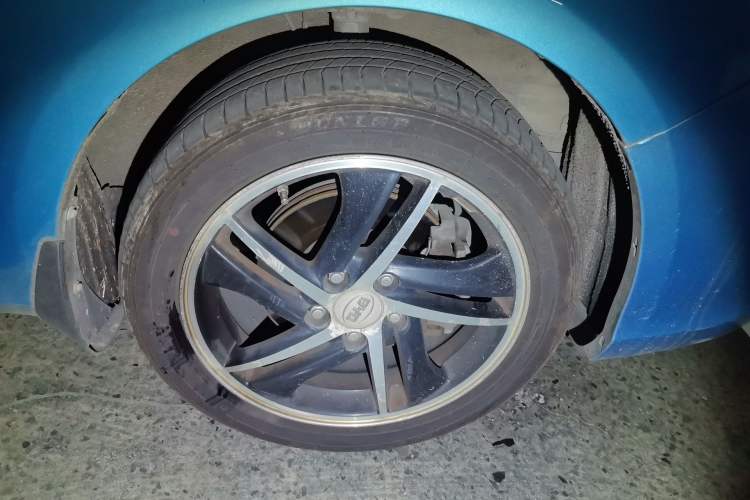 Used BYD Qin New Energy 2014 1.5T Flagship Model Right Front Wheel Hub