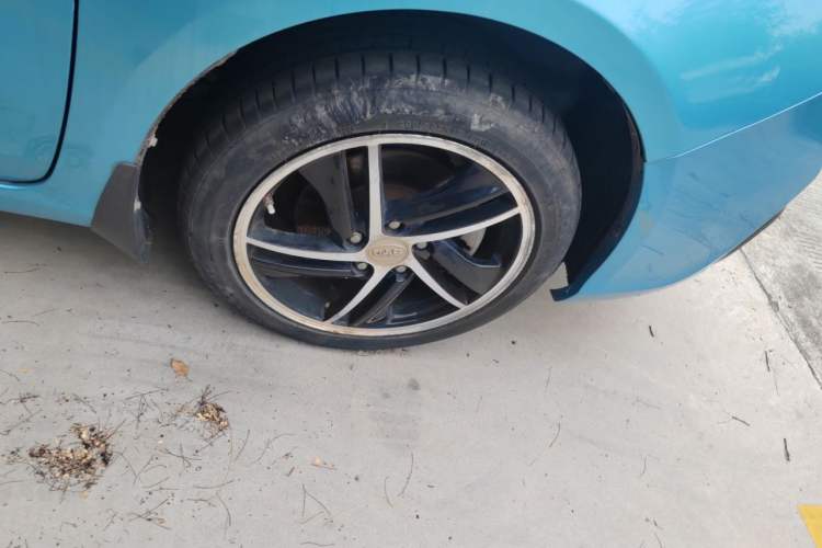 Used BYD Qin New Energy 2014 1.5T Flagship Model Right Front Wheel Hub