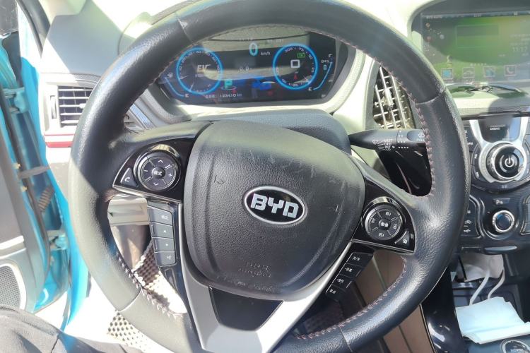 Used BYD Qin New Energy 2014 1.5T Flagship Model Steering Wheel