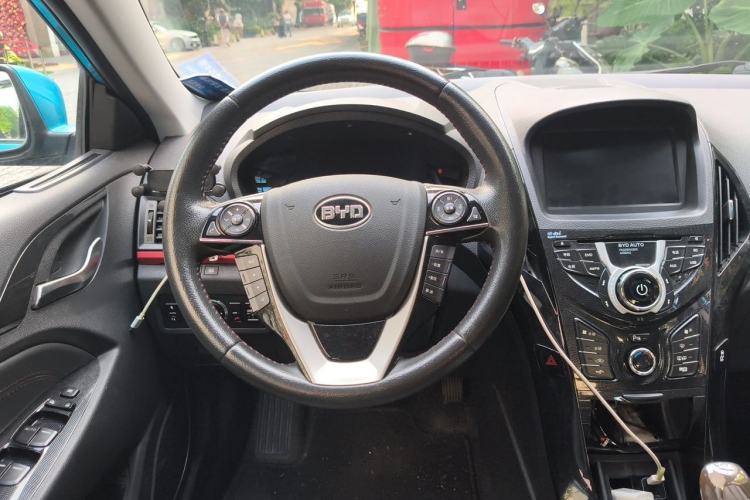 Used BYD Qin New Energy 2014 1.5T Flagship Model Steering Wheel