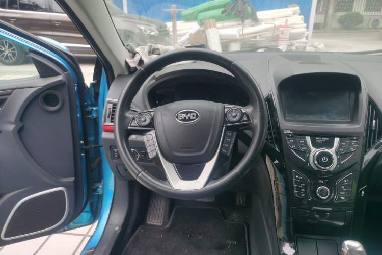 Used BYD Qin New Energy 2014 1.5T Flagship Model Steering Wheel