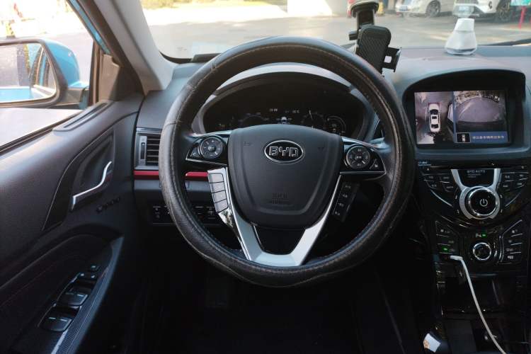 Used BYD Qin New Energy 2014 1.5T Cool Black Knight Flagship Model Steering Wheel