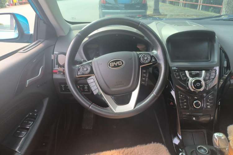 Used BYD Qin New Energy 2014 1.5T Flagship Model Steering Wheel