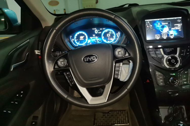 Used BYD Qin New Energy 2014 1.5T Flagship Model Steering Wheel