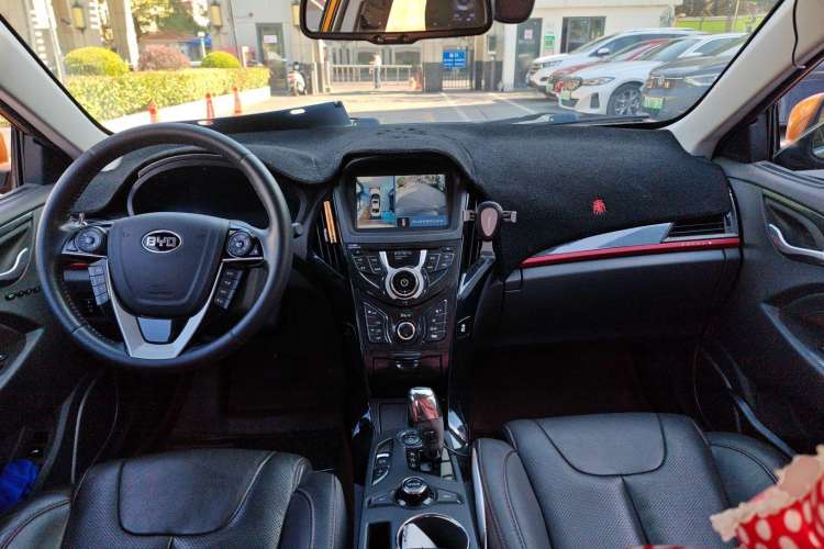 Used BYD Qin New Energy 2014 1.5T Flagship Model Center Console