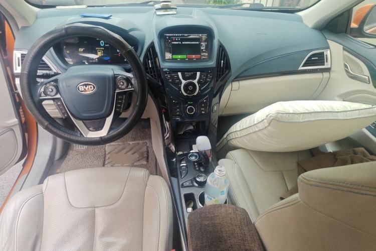 Used BYD Qin New Energy 2014 1.5T Flagship Model Center Console