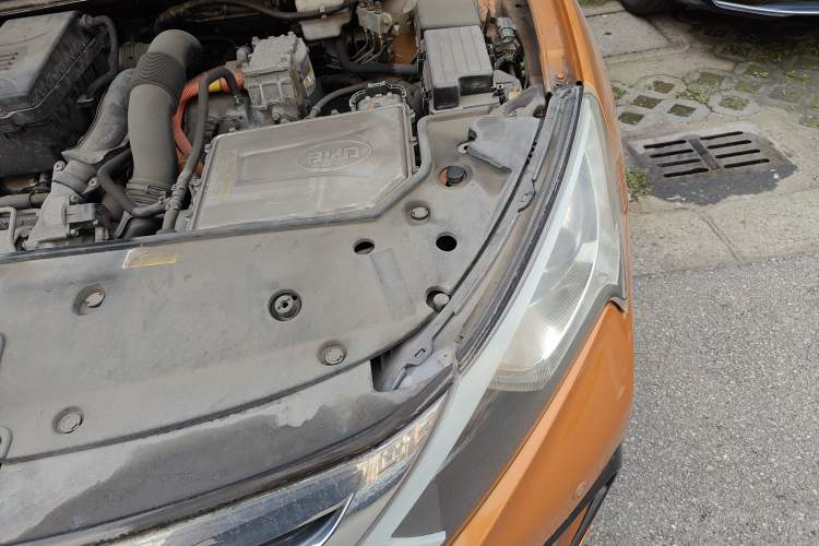 Used BYD Qin New Energy 2014 1.5T Flagship Model Engine Bay Left