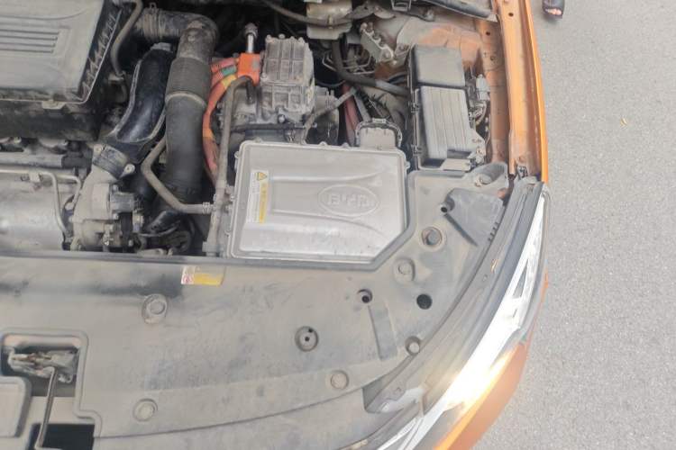 Used BYD Qin New Energy 2014 1.5T Flagship Model Engine Bay Left