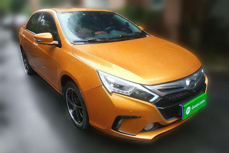 Used BYD Qin New Energy 2014 1.5T Cool Black Knight Flagship Model Front Right 45 Deg