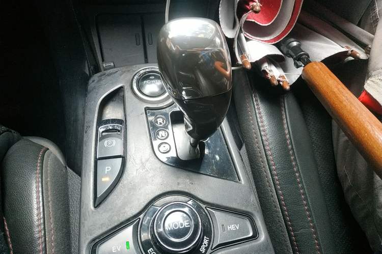 Used BYD Qin New Energy 2014 1.5T Cool Black Knight Flagship Model Gear Lever