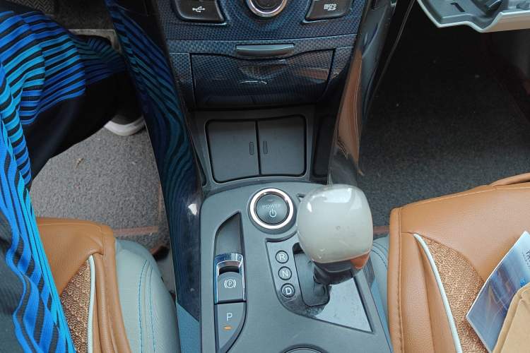 Used BYD Qin New Energy 2014 1.5T Flagship Model Gear Lever