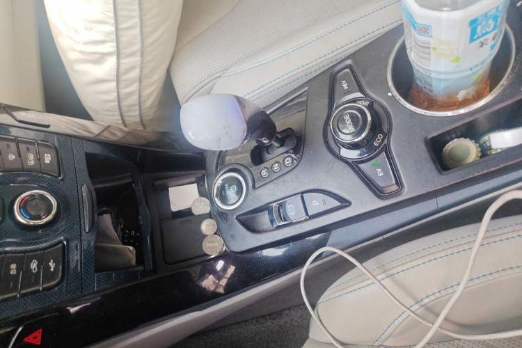 Used BYD Qin New Energy 2014 1.5T Flagship Model Gear Lever