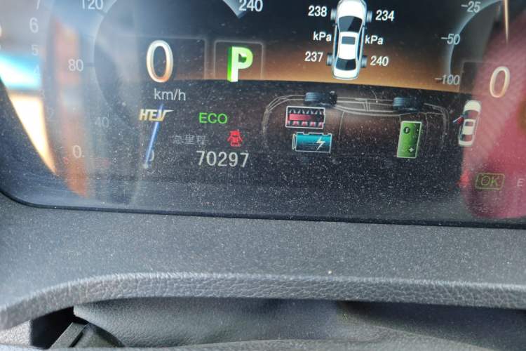 Used BYD Qin New Energy 2014 1.5T Flagship Model Odometer Close Up