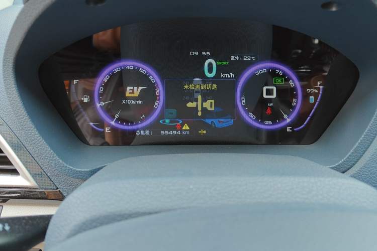 Used BYD Qin New Energy 2014 1.5T Flagship Model Odometer Close Up