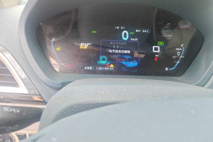 Used BYD Qin New Energy 2014 1.5T Flagship Model Odometer Close Up