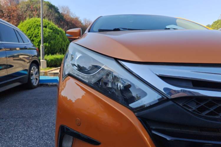 Used BYD Qin New Energy 2014 1.5T Flagship Model Right Front Headlight