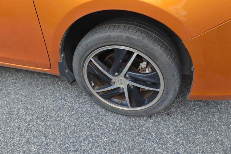 Used BYD Qin New Energy 2014 1.5T Flagship Model Right Front Wheel Hub
