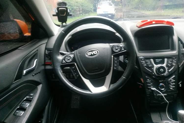 Used BYD Qin New Energy 2014 1.5T Cool Black Knight Flagship Model Steering Wheel