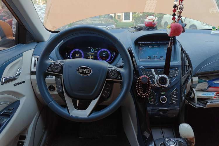 Used BYD Qin New Energy 2014 1.5T Flagship Model Steering Wheel