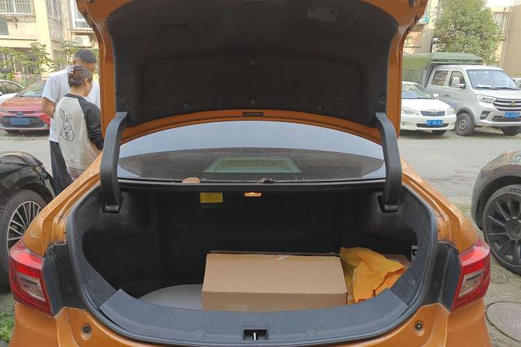 Used BYD Qin New Energy 2014 1.5T Flagship Model Trunk