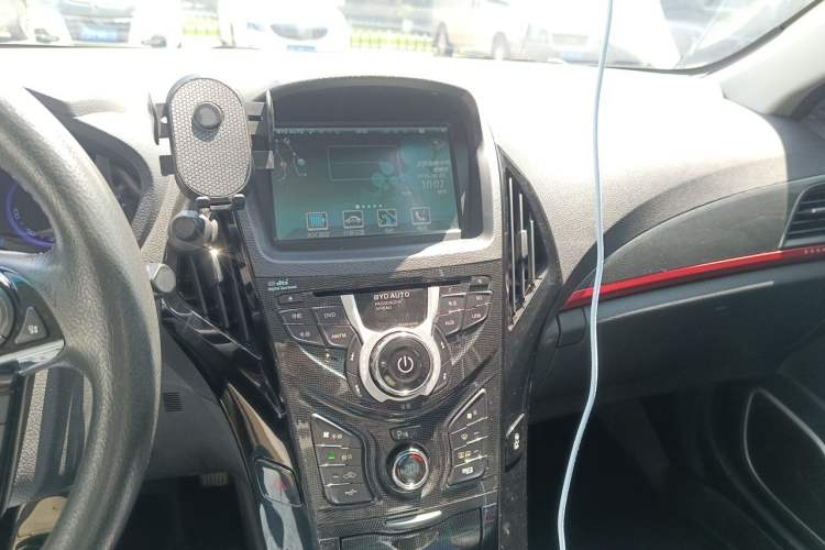 Used BYD Qin New Energy 2014 1.5T Flagship Model Audio And AC Panel
