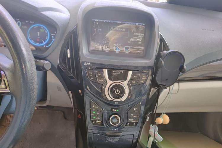 Used BYD Qin New Energy 2014 1.5T Flagship Model Audio And AC Panel
