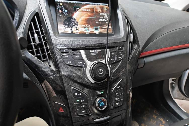 Used BYD Qin New Energy 2014 1.5T Flagship Model Audio And AC Panel
