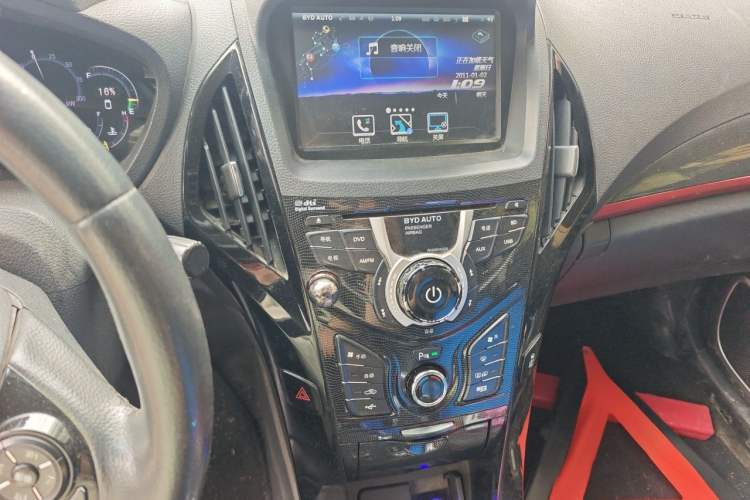 Used BYD Qin New Energy 2014 1.5T Flagship Model Audio And AC Panel