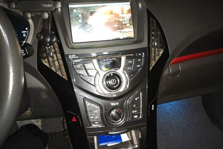 Used BYD Qin New Energy 2014 1.5T Flagship Model Audio And AC Panel