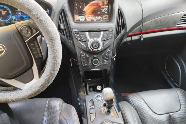 Used BYD Qin New Energy 2014 1.5T Flagship Model Audio And AC Panel