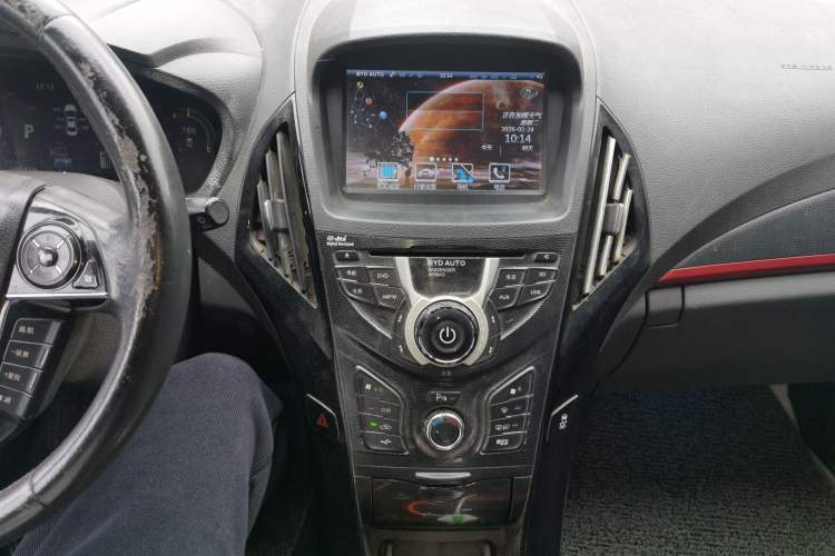 Used BYD Qin New Energy 2014 1.5T Flagship Model Audio And AC Panel