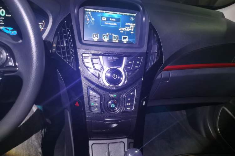 Used BYD Qin New Energy 2014 1.5T Flagship Model Audio And AC Panel