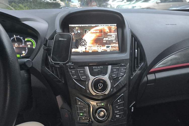 Used BYD Qin New Energy 2014 1.5T Flagship Model Audio And AC Panel