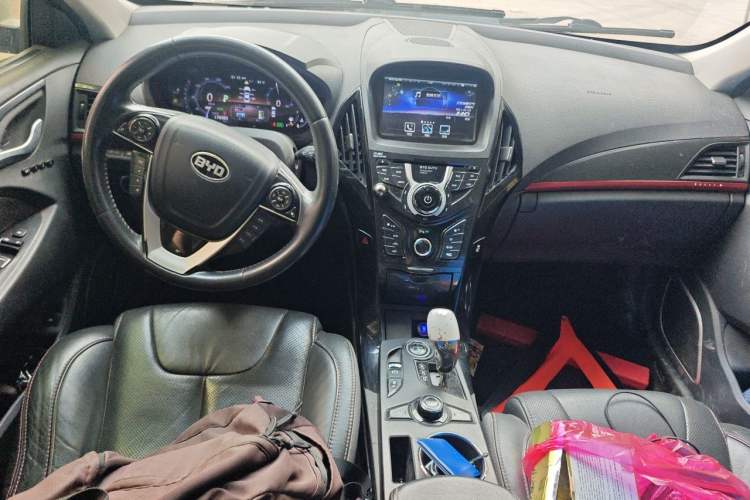 Used BYD Qin New Energy 2014 1.5T Flagship Model Center Console