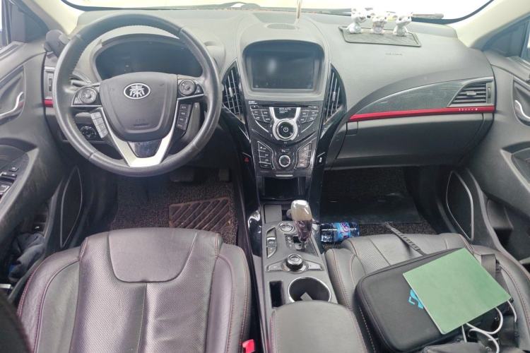 Used BYD Qin New Energy 2014 1.5T Flagship Model Center Console