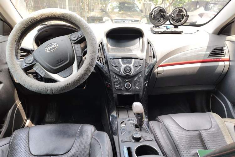 Used BYD Qin New Energy 2014 1.5T Flagship Model Center Console