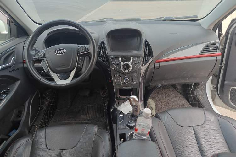 Used BYD Qin New Energy 2014 1.5T Flagship Model Center Console