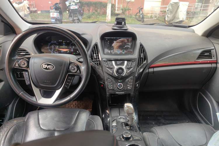 Used BYD Qin New Energy 2014 1.5T Flagship Model Center Console