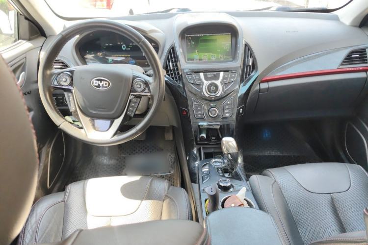Used BYD Qin New Energy 2014 1.5T Flagship Model Center Console