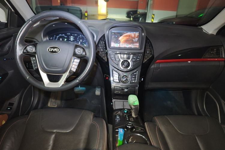 Used BYD Qin New Energy 2014 1.5T Flagship Model Center Console