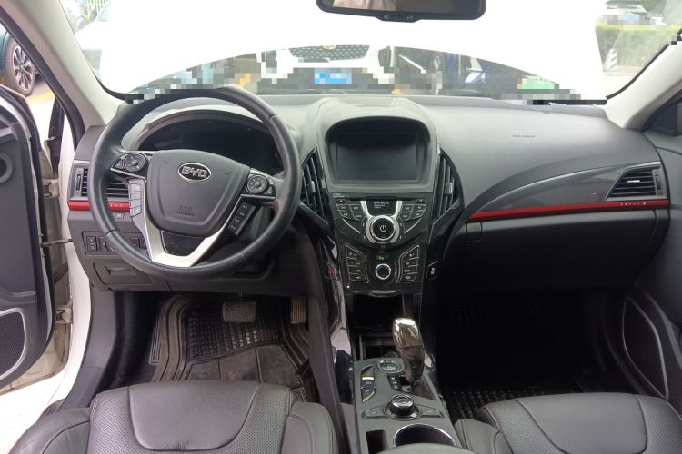 Used BYD Qin New Energy 2014 1.5T Flagship Model Center Console