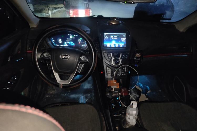 Used BYD Qin New Energy 2014 1.5T Flagship Model Center Console