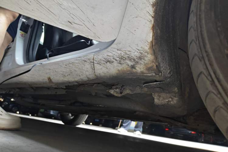 Used BYD Qin New Energy 2014 1.5T Flagship Model Chassis Front Right