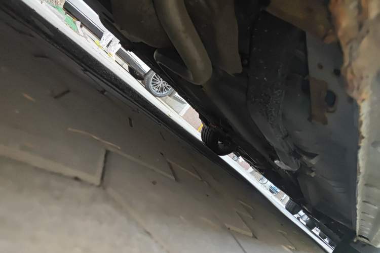 Used BYD Qin New Energy 2014 1.5T Flagship Model Chassis Rear Right