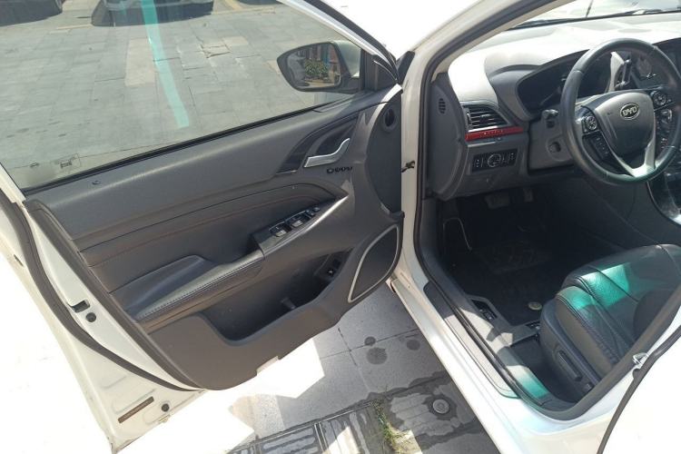 Used BYD Qin New Energy 2014 1.5T Flagship Model Driver Seat