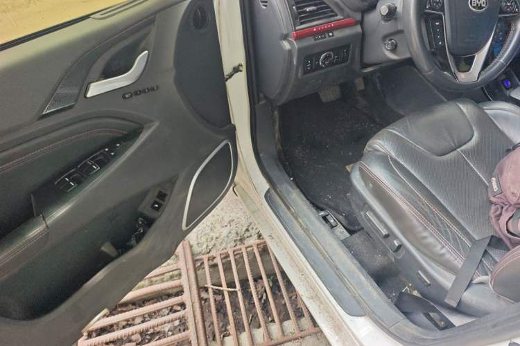 Used BYD Qin New Energy 2014 1.5T Flagship Model Driver Seat